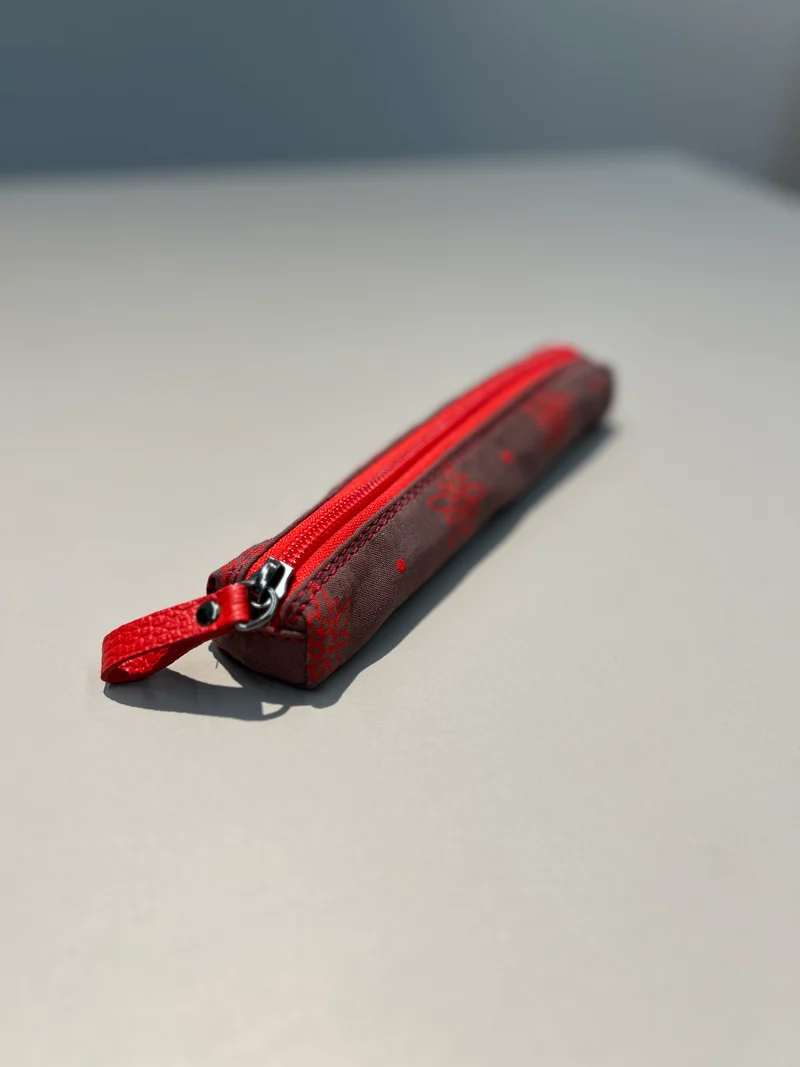 Stifteetui / Schminketui Edelweiss-Upcycling (rot)