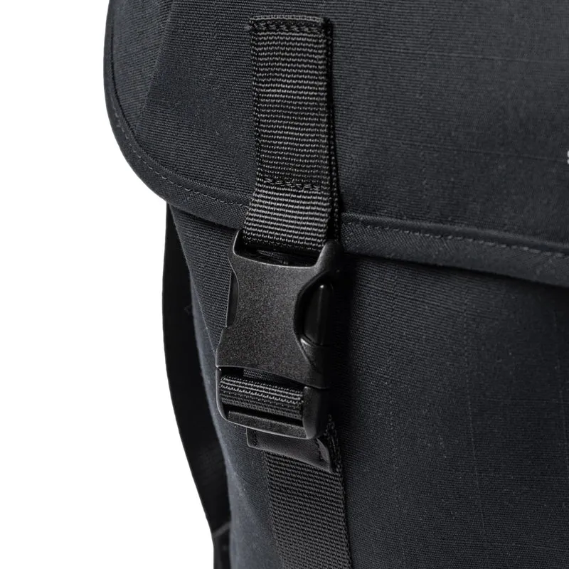 Sandqvist Everyday Messenger Bag - Umhängetasche 40 cm (black)