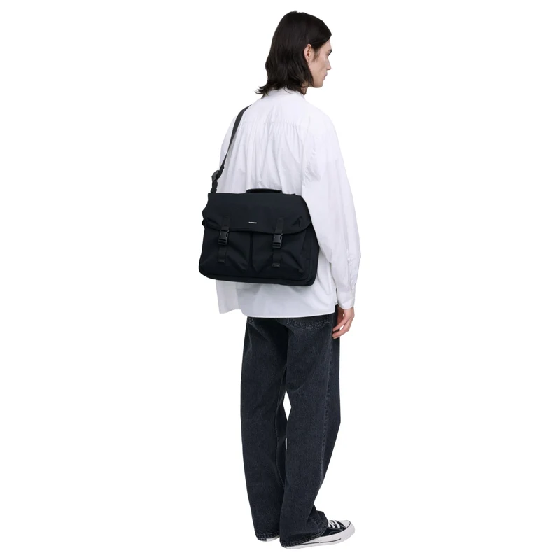 Sandqvist Everyday Messenger Bag - Umhängetasche 40 cm (black)