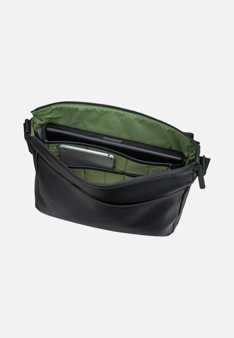 Riga Flap L Black - Messenger Bag
