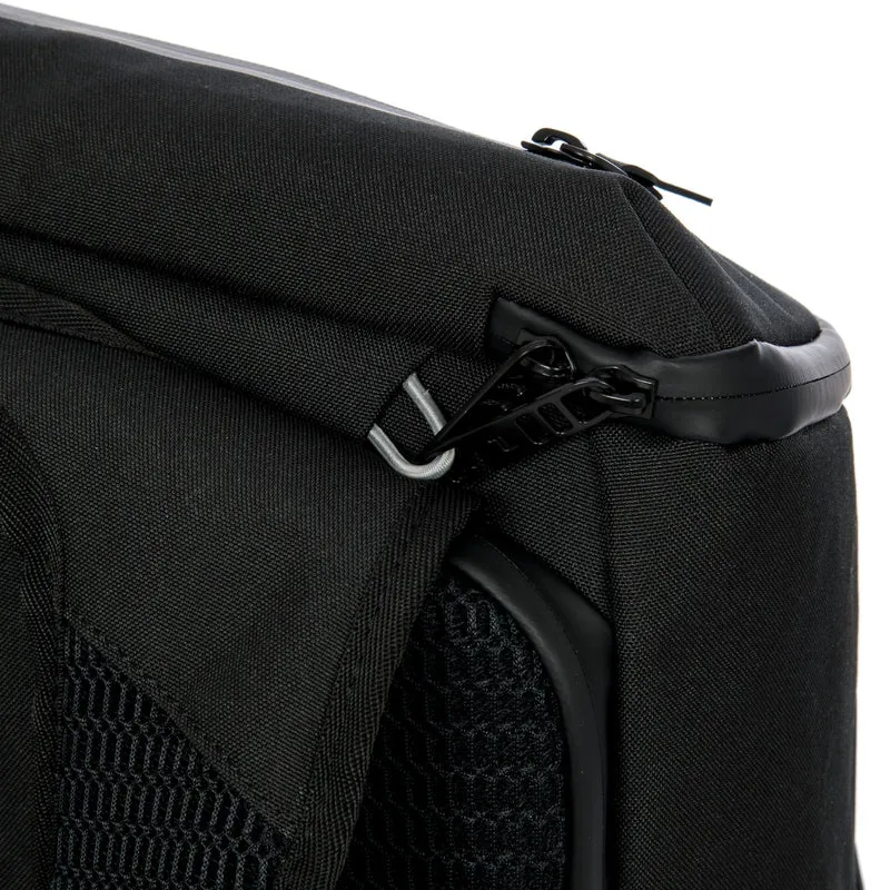 Porsche Design Urban Eco - Rucksack M1 15'' 42 cm (black)