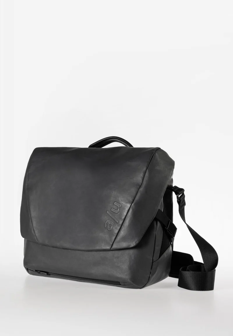 Aunts & Uncles Yamakuni RE Messenger Bag Umhängetasche - Variante: volcanic ash