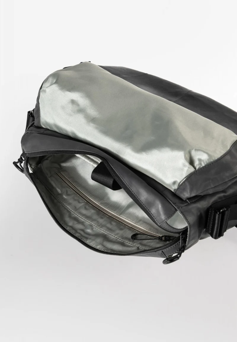 Aunts & Uncles Yamakuni RE Messenger Bag Umhängetasche - Variante: volcanic ash