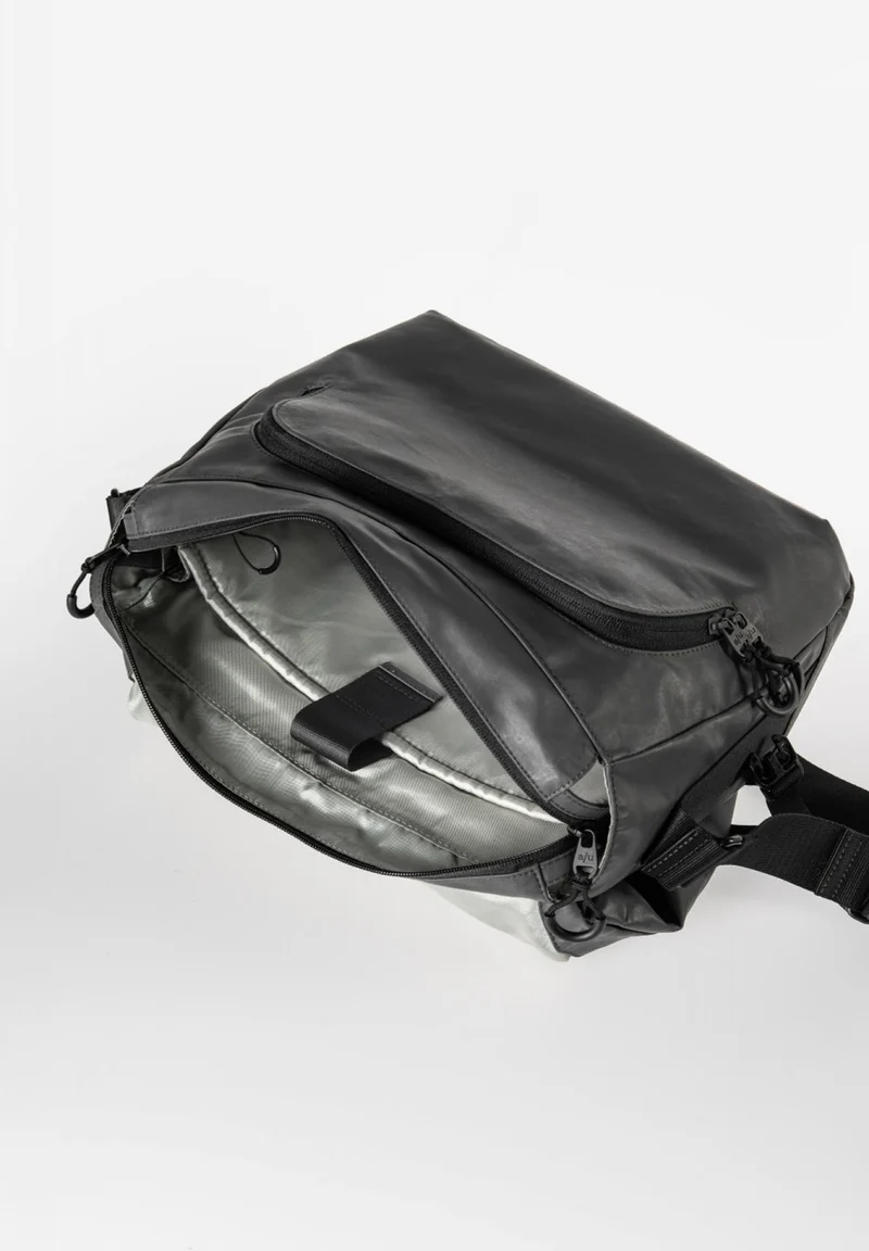 Aunts & Uncles Yamakuni RE Messenger Bag Umhängetasche - Variante: volcanic ash