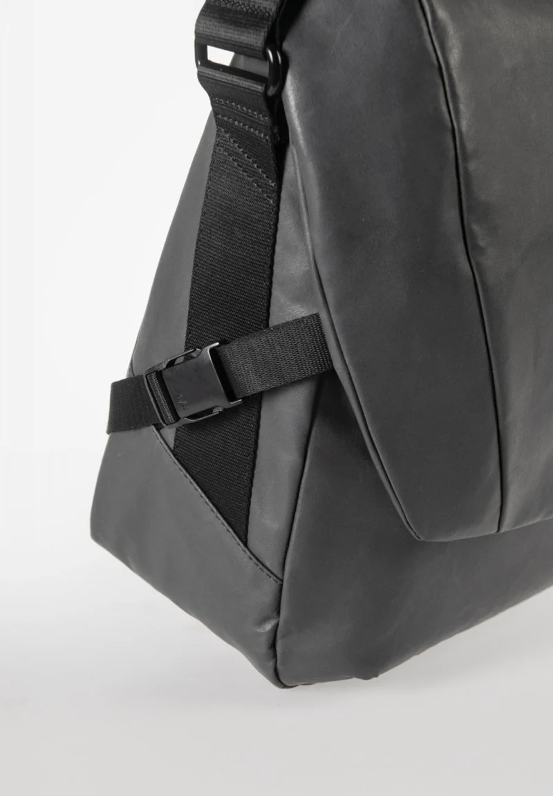 Aunts & Uncles Yamakuni RE Messenger Bag Umhängetasche - Variante: volcanic ash