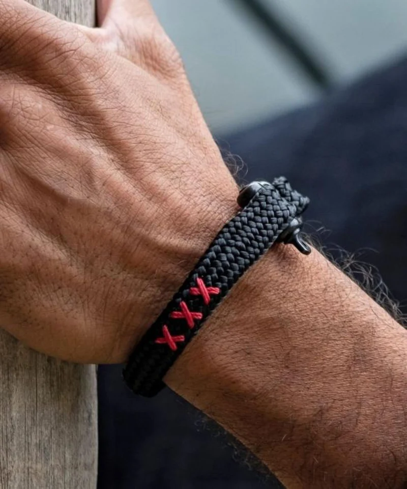 Pig & Hen Armband COA Sharp Simon Schwarz Rot