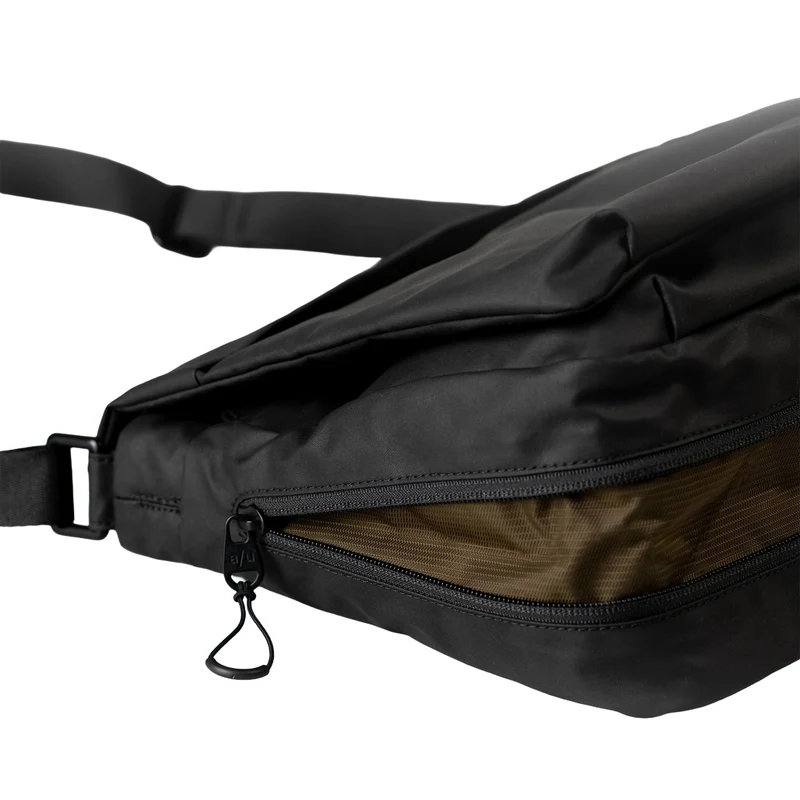 aunts & uncles Aoki RE Lite - Umhängetasche 28 cm (black)