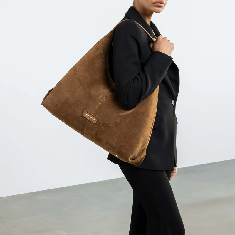Isabel Bernard Honoré Grace braune Wildleder-Schultertasche IB25093-130
