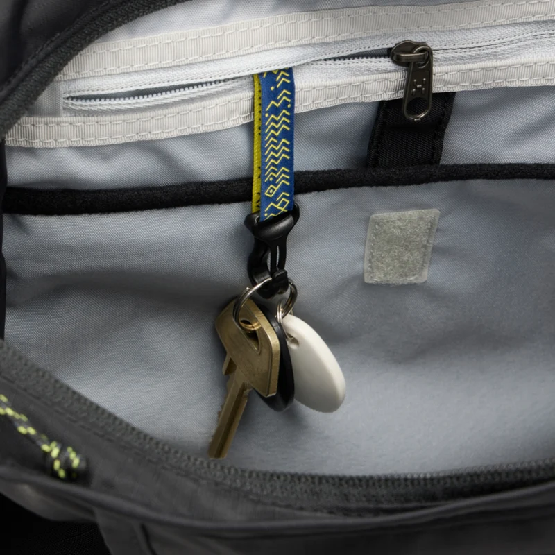 Haglöfs Tight Tote 25 - Umhängetasche/Rucksack 40 cm (true black/magnetite)