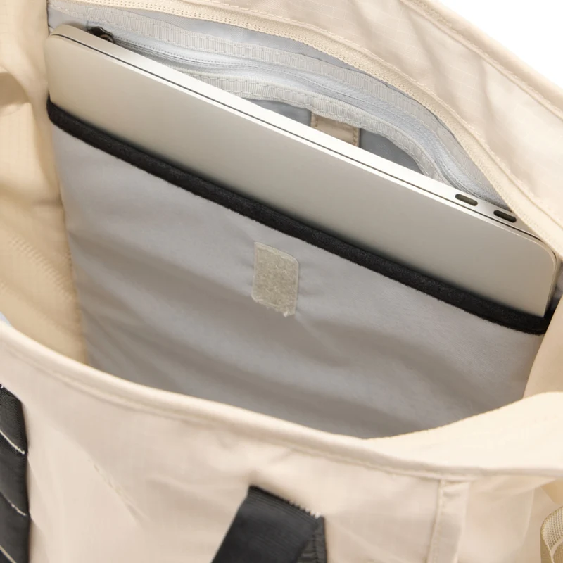 Haglöfs Tight Tote 25 - Umhängetasche/Rucksack 40 cm (chalk beige/true black)