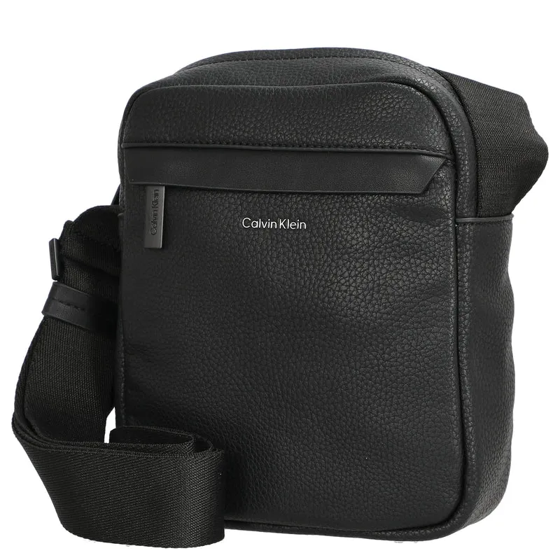 Calvin Klein Must Reporter - Umhängetasche 24 cm (schwarz)