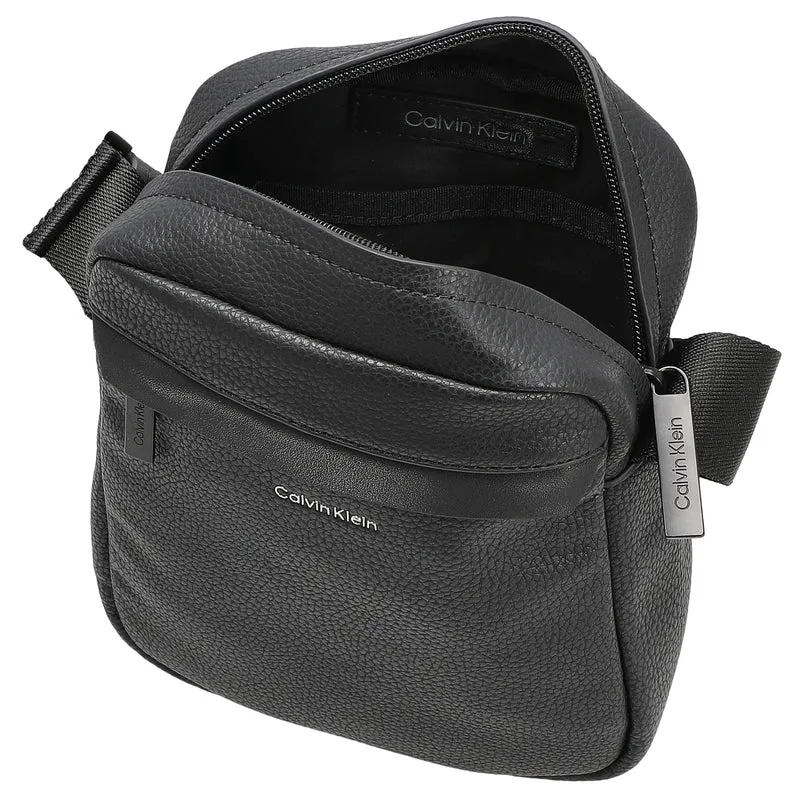 Calvin Klein Must Reporter - Umhängetasche 24 cm (schwarz)