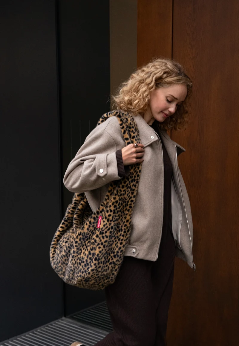 Moonbag Leo Fake Fur - Hobo Bag