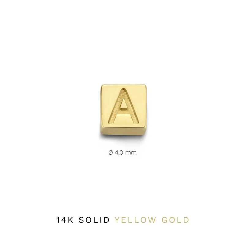 Isabel Bernard Le Carré Felie 14 Karat | Gold Initiale Charm Kubus IB340043B
