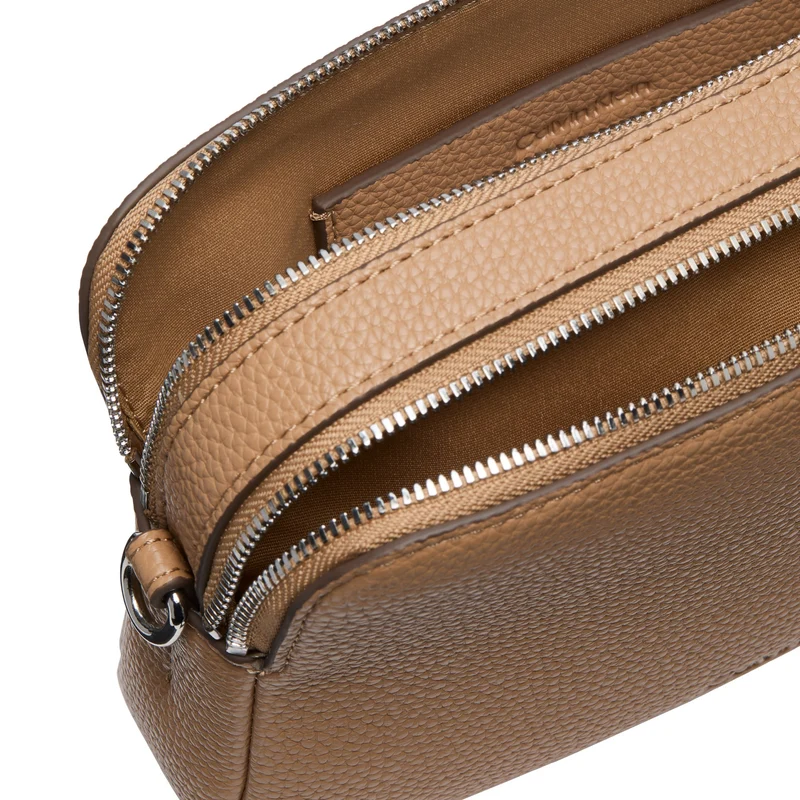 Calvin Klein Webbing Camera Bag - Umhängetasche (tannin)