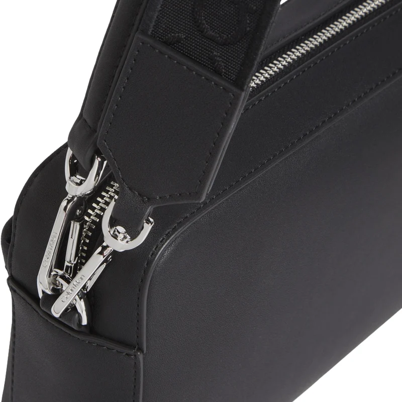 Calvin Klein Must Double Straps Camera - Umhängetasche 21.5 cm (schwarz)
