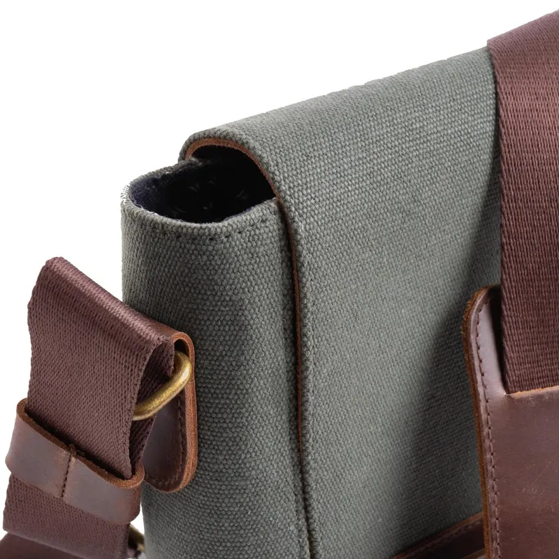 Buckle & Seam Times Canvas- Messenger Bag 15.7" 36 cm (grün)