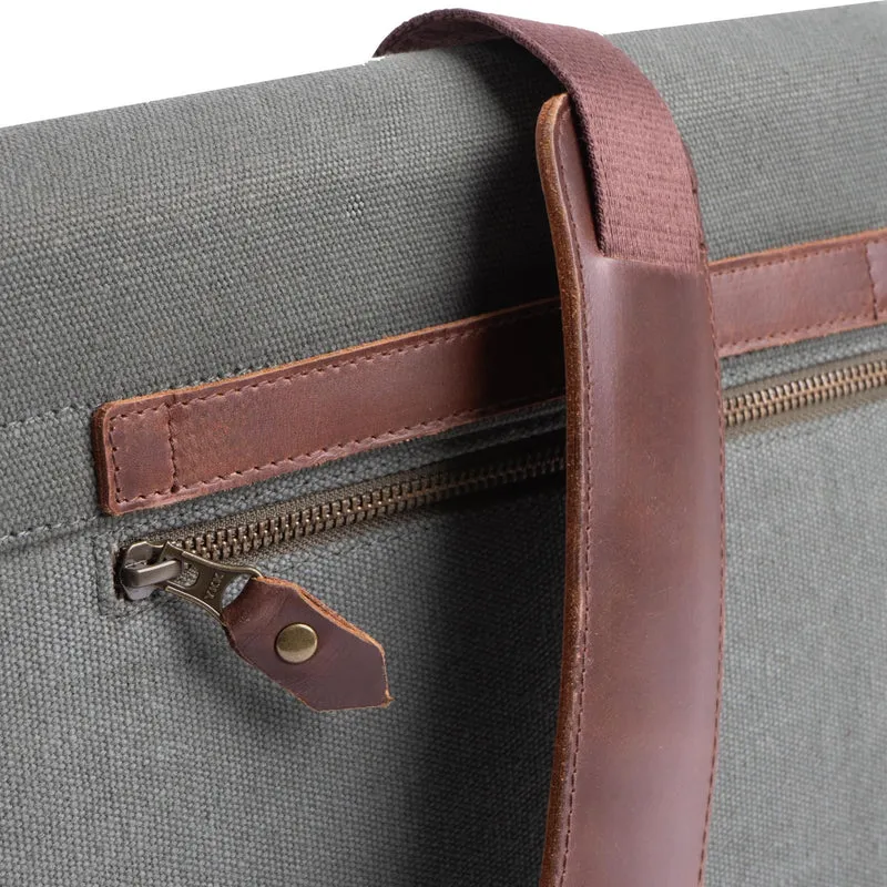 Buckle & Seam Times Canvas- Messenger Bag 15.7" 36 cm (grün)