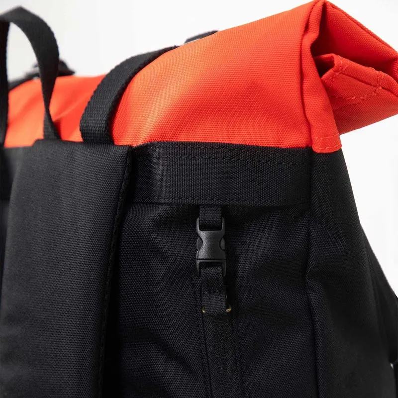 Doughnut Christopher Reborn 18 - Rolltop Rucksack 15" 45 cm (black x grapefruit)