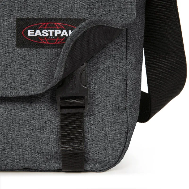 Eastpak Delegate + - Schultertasche 17" 38.5 cm (black denim)