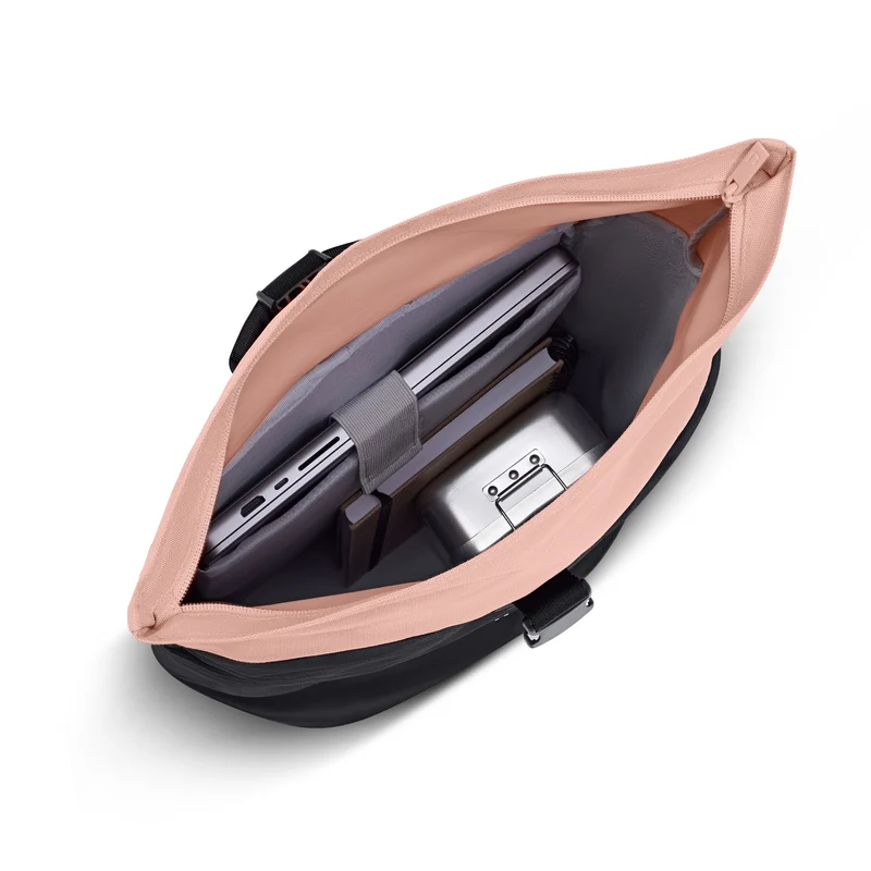 Johnny Urban Luca Medium - Rolltop Backpack 42 cm (black-rose)