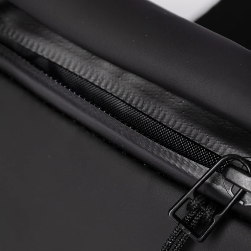 Sandqvist Stream Messenger Mini - Umhängetasche 20 cm (black)