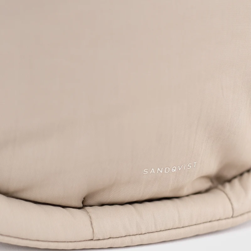 Sandqvist Curve Half Moon Bag S - Umhängetasche 26 cm (beige)