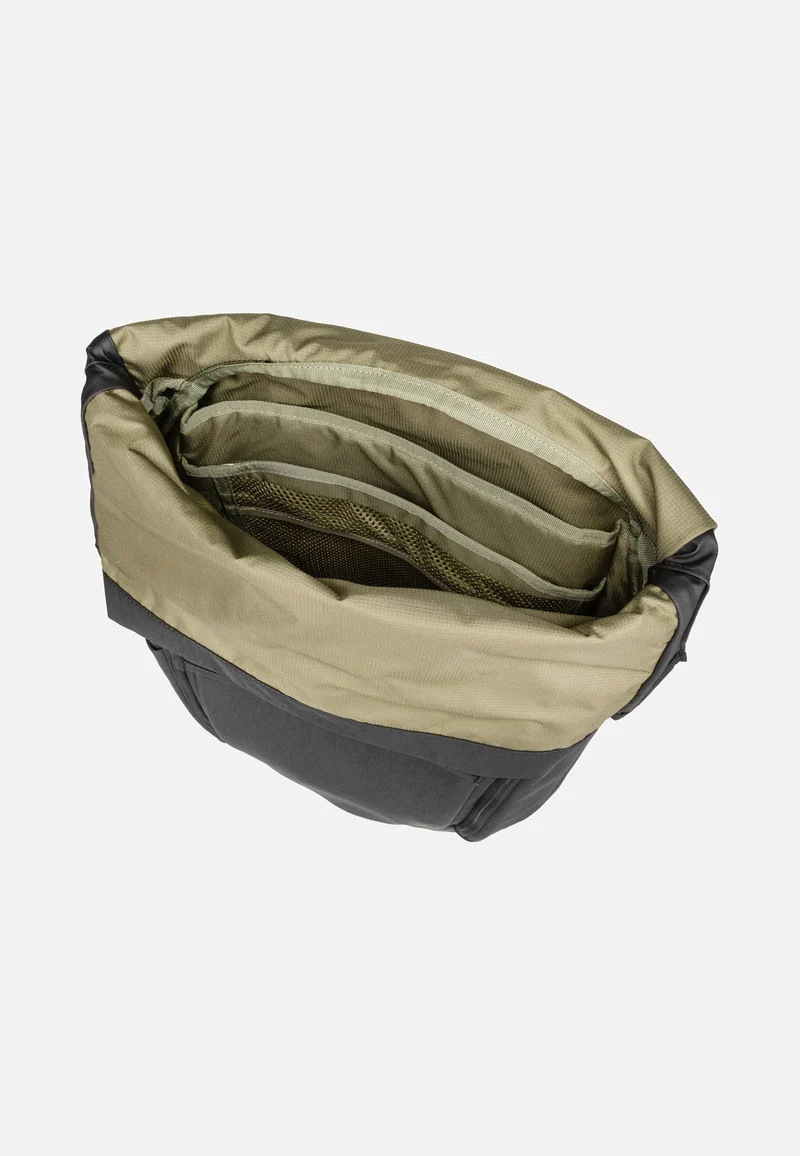 Paramount 3 24L Black - Rolltop Rucksack