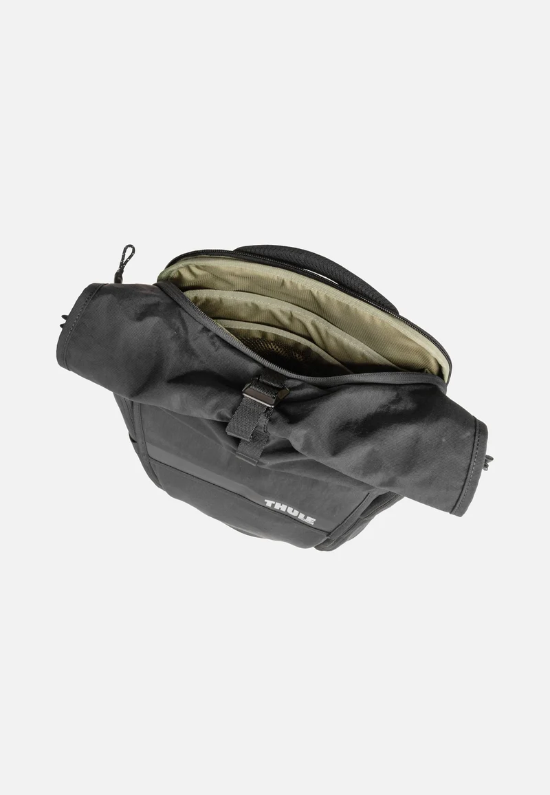 Paramount 3 24L Black - Rolltop Rucksack