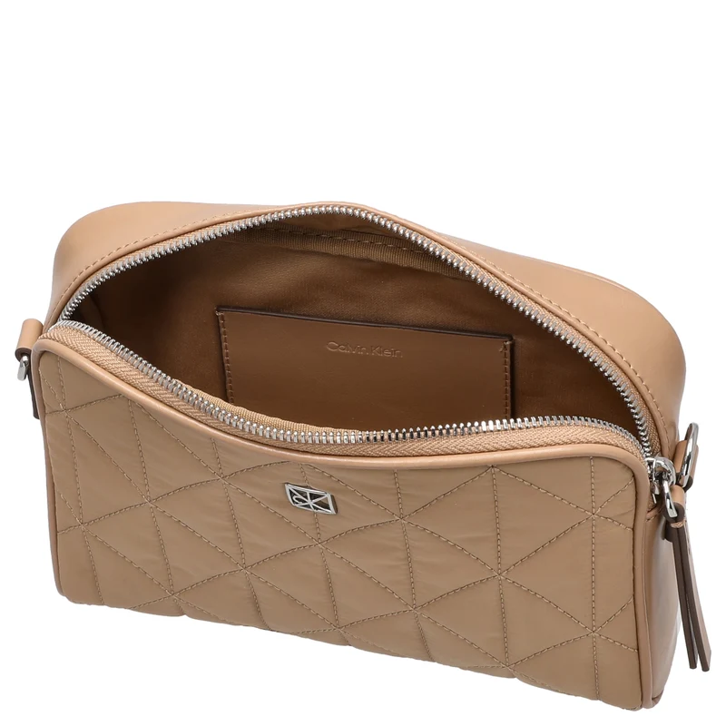 Calvin Klein Quilted Camera - Umhängetasche (tannin)