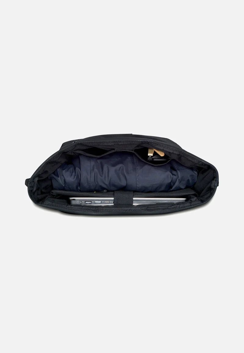 Robin Large Schwarz - Rolltop Rucksack