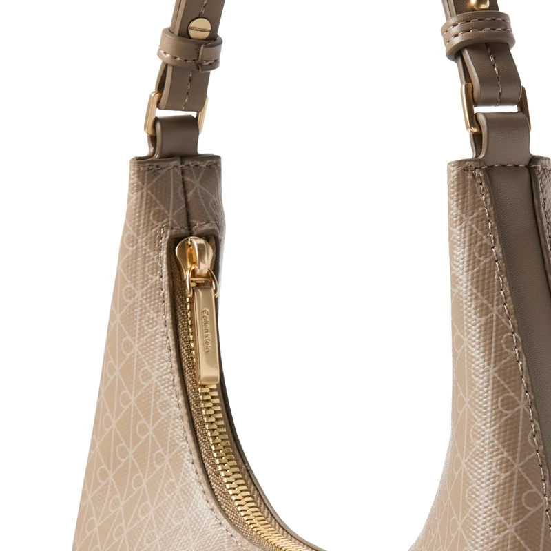 Calvin Klein Coated Emblem - Schultertasche 28 cm (desert taupe)