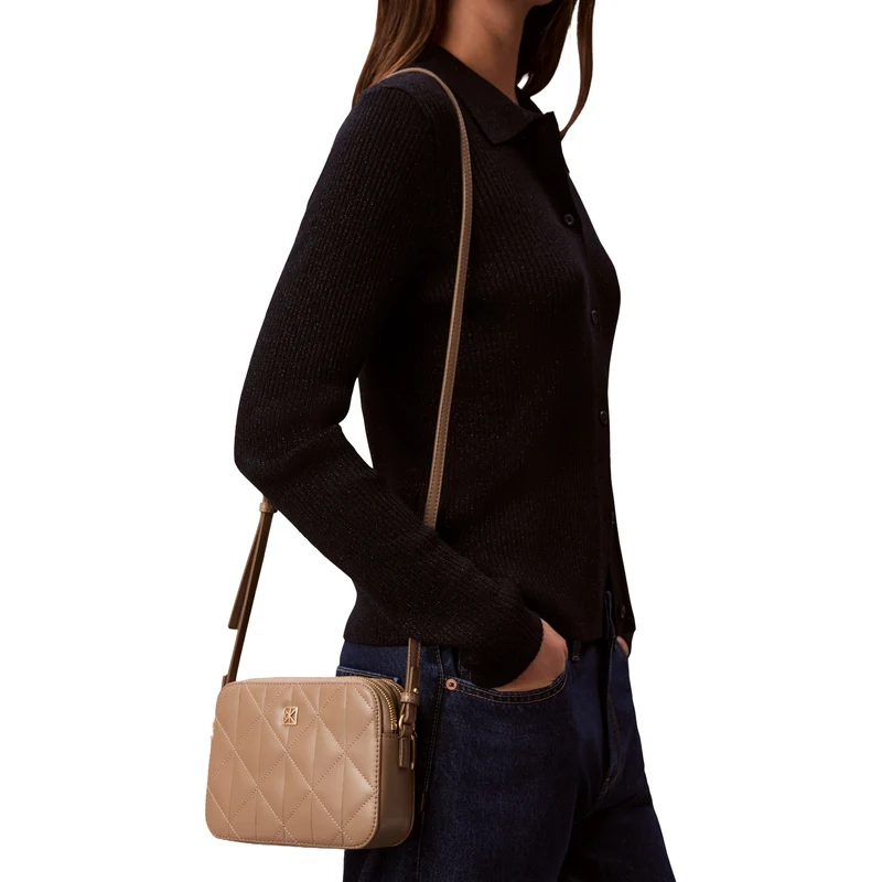 Calvin Klein Quilted Emblem - Umhängetasche 18 cm (desert taupe)