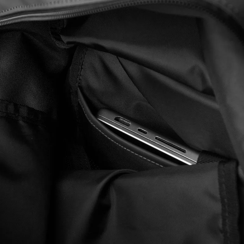 Sandqvist Stream Rolltop - Rucksack 16" 67 cm (black)