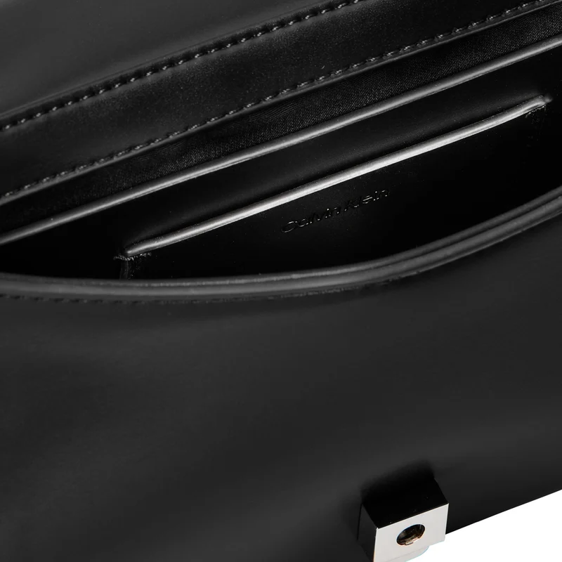 Calvin Klein Quilted Emblem - Umhängetasche 26 cm (black)