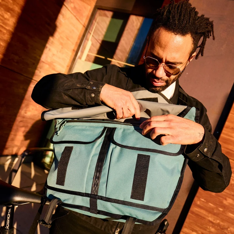 Chrome Citizen 24 - Umhängetasche 16" 58 cm (steel blue)