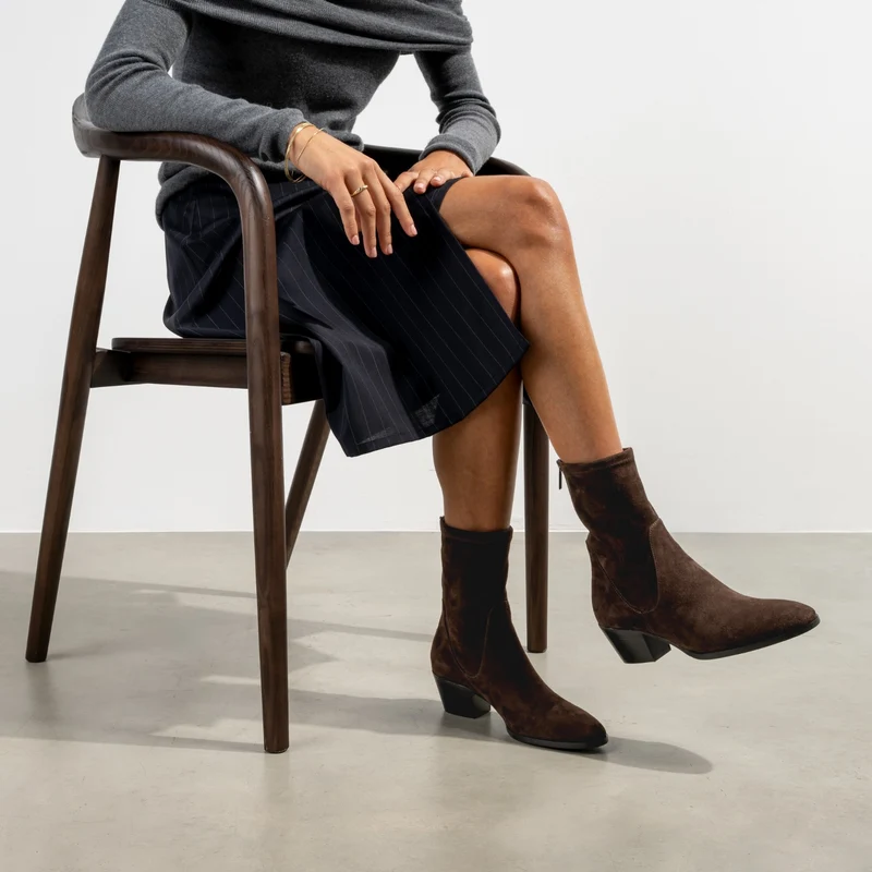 Isabel Bernard Vendôme Ines Braune Stretch-Stiefeletten aus Veloursleder IB53013-130-38