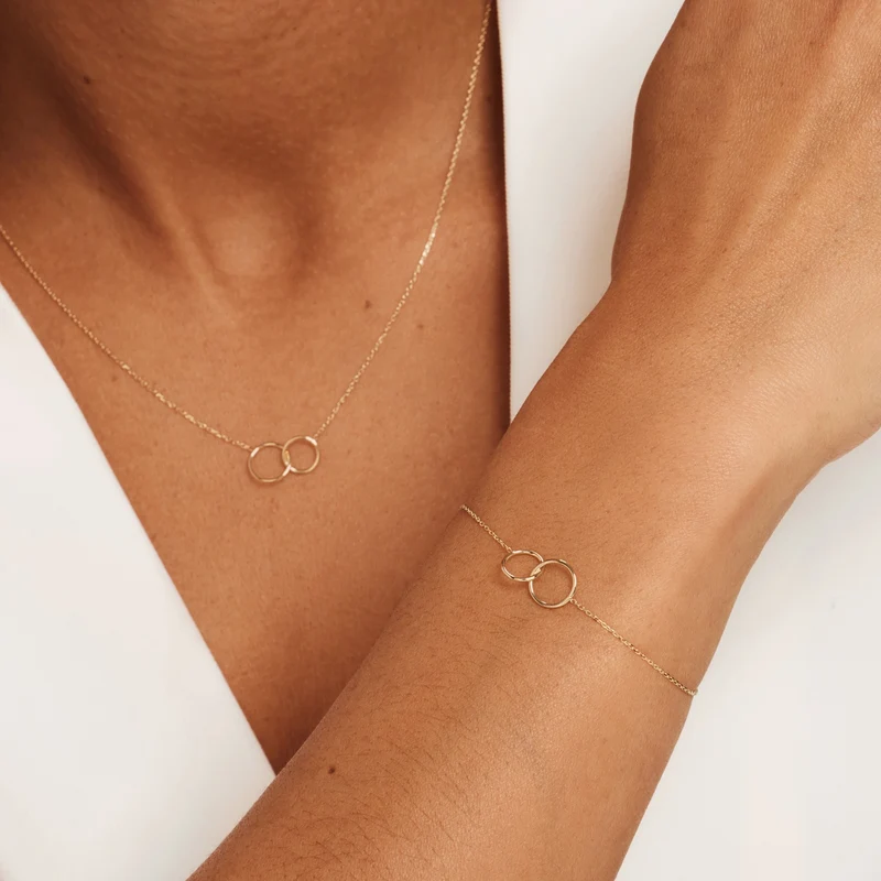 Isabel Bernard Cadeau d'Isabel 14 Karat | Gold Halskette und Armband Geschenksets IB90130