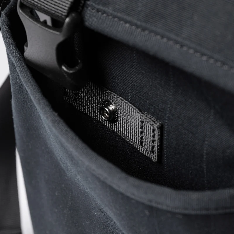 Sandqvist Everyday Messenger Bag - Umhängetasche 40 cm (black)