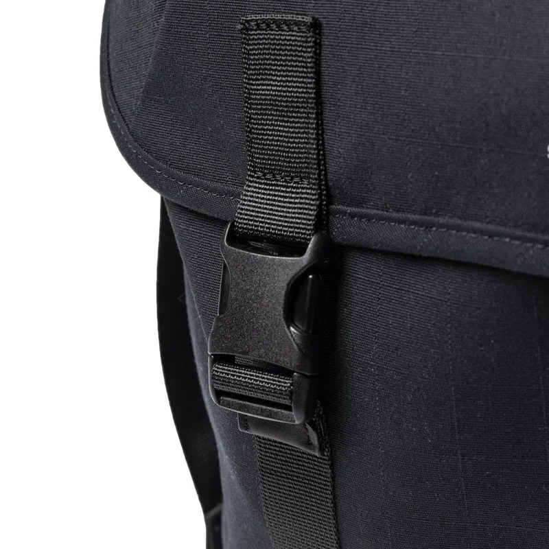 Sandqvist Everyday Messenger Bag - Umhängetasche 40 cm (black)