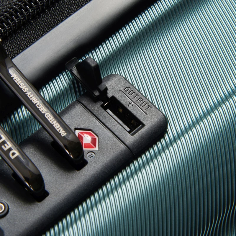 Delsey Paris Shadow 5.0 - 4-Rollen-Kabinentrolley mit Vordertasche S 55 cm erw. USB (grün)