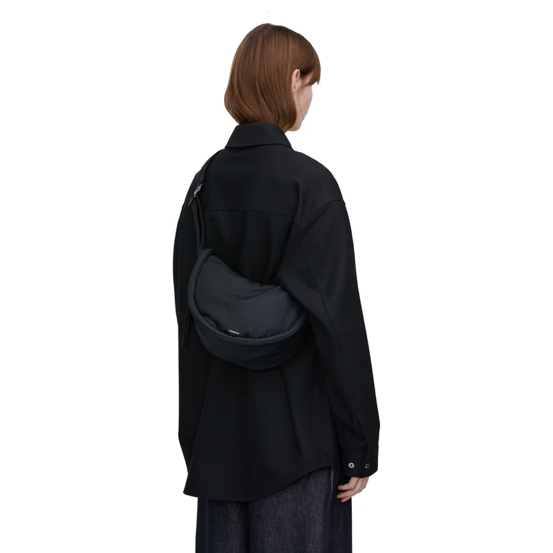 Sandqvist Curve Half Moon Bag S - Umhängetasche 26 cm (black)