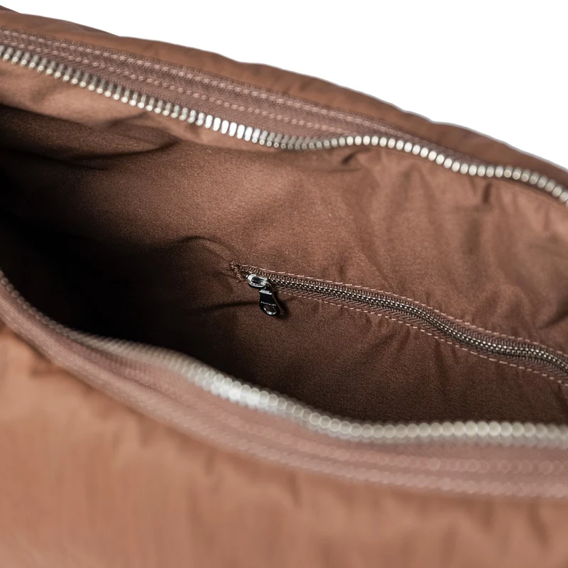 Sandqvist Curve Half Moon Bag L - Umhängetasche 42 cm (dark taupe)