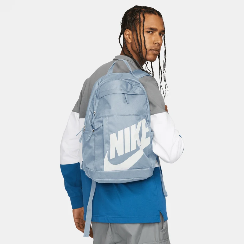 Nike Elemental Backpack 21 – vielseitiger Daypack mit 21 Litern Volumen, robustem Polyestergewebe, sportlichem Design und mehreren Fächern für klare Struktur und schnellen Zugriff im Alltag, Schule und Sport.