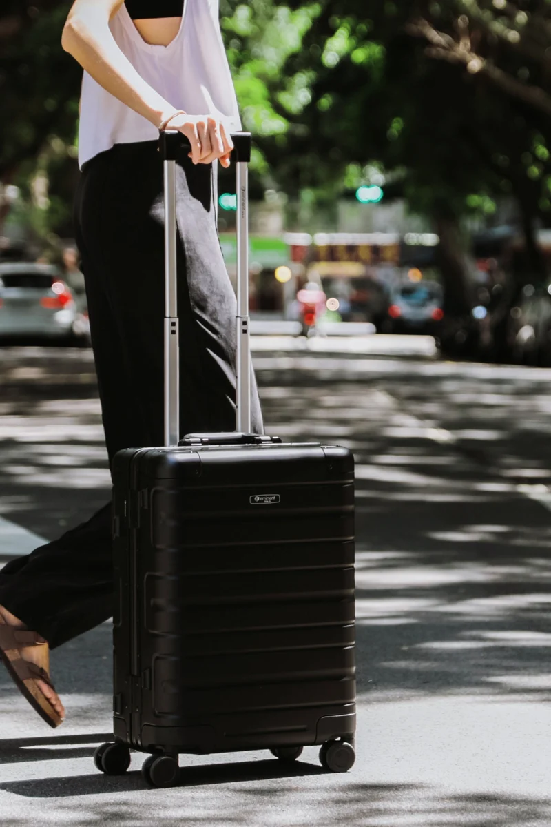 Athens - Medium / Black Aluminum