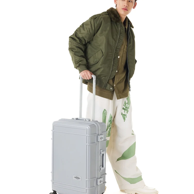 Eastpak selection Resist'r Case - 4-Rollen-Trolley M 68.5 cm (metal silver)