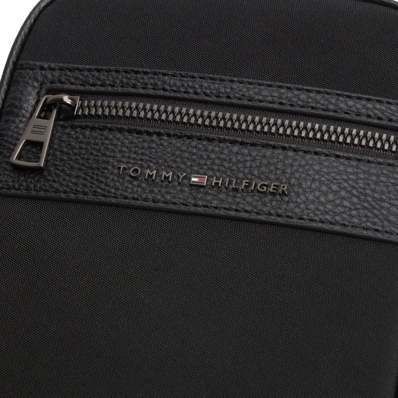 Tommy Hilfiger Repreve - Umhängetasche 20.5 cm (black)