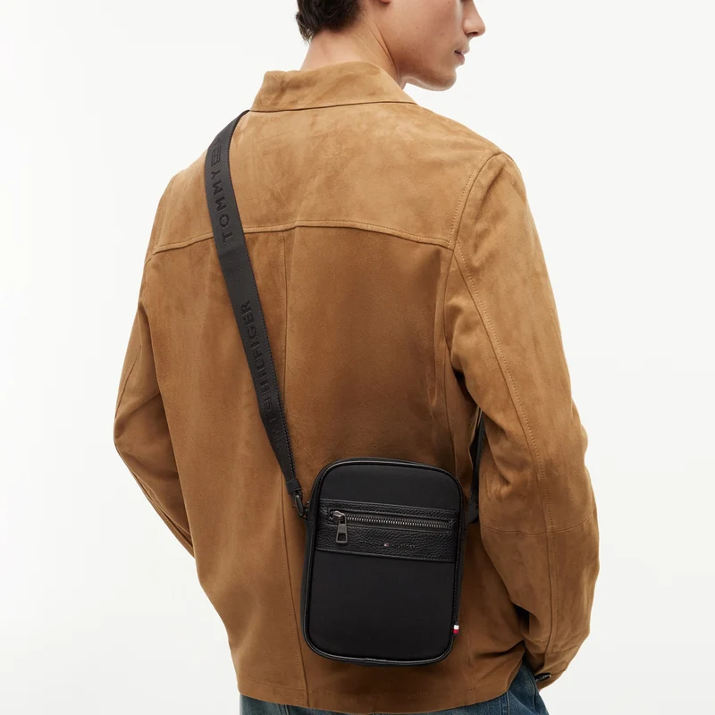 Tommy Hilfiger Repreve - Umhängetasche 20.5 cm (black)