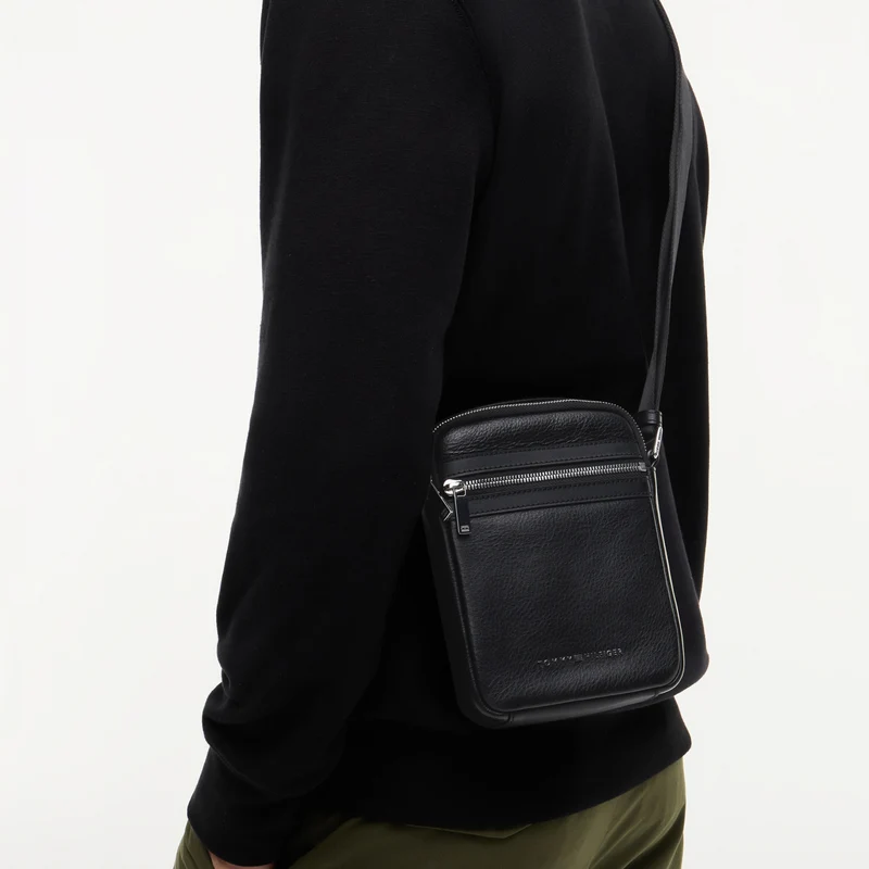 Tommy Hilfiger Bus Mini Reporter - Umhängetasche 19.5 cm (black)