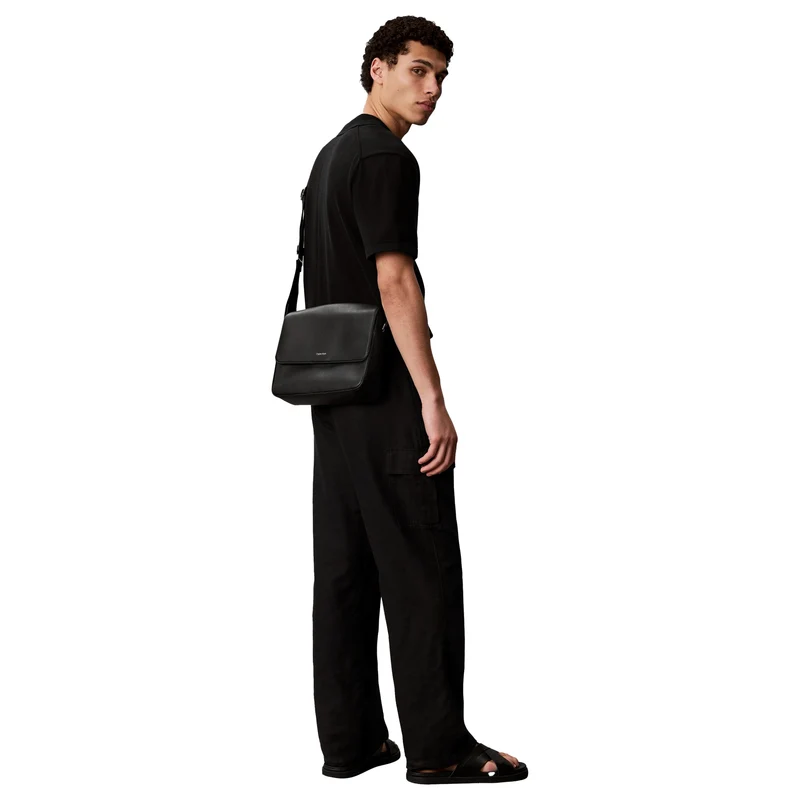 Calvin Klein Raised - Umhängetasche 29.5 cm (black)